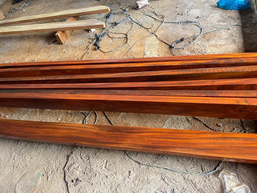 Finished Denya wood with rich natural grain